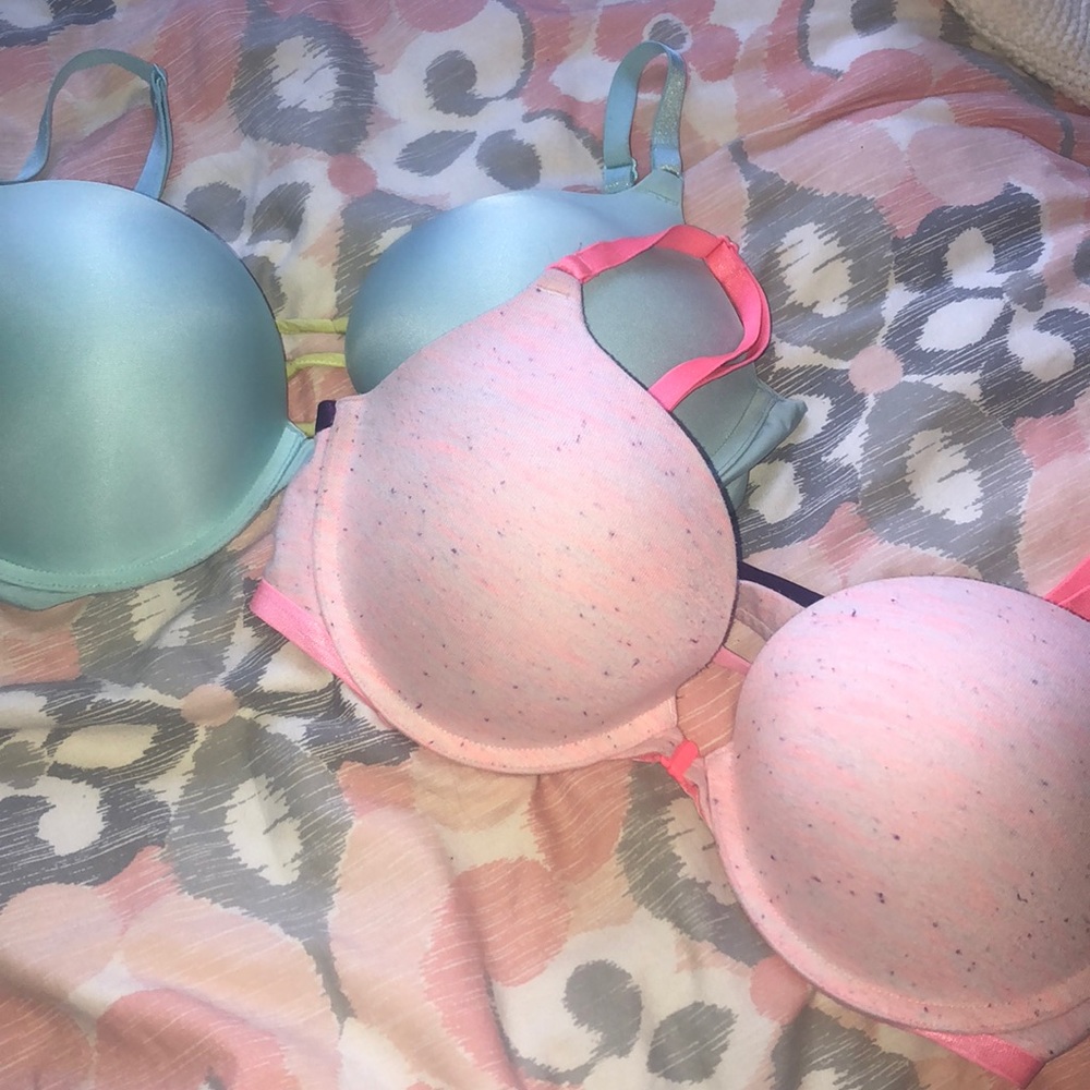 BUNDLE VICTORIA’S SECRET BRAS